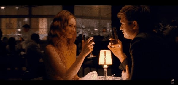 Debora (Lily James) and Baby (Ansel Elgort) having dinner in Baby Driver.