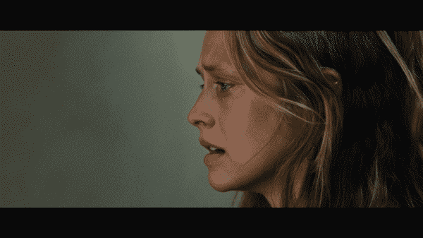 Kelly (Teresa Palmer) in Message From The King