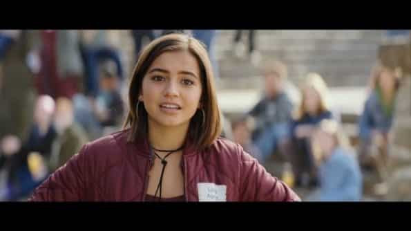 Lizzy (Isabela Moner) talking to Pete and Ellie