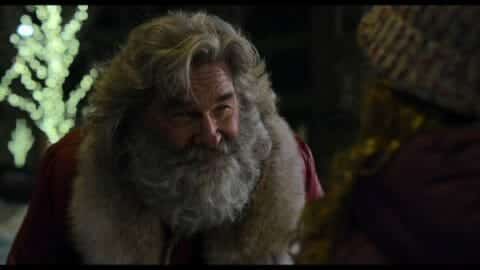 A close up on Santa (Kurt Russell)