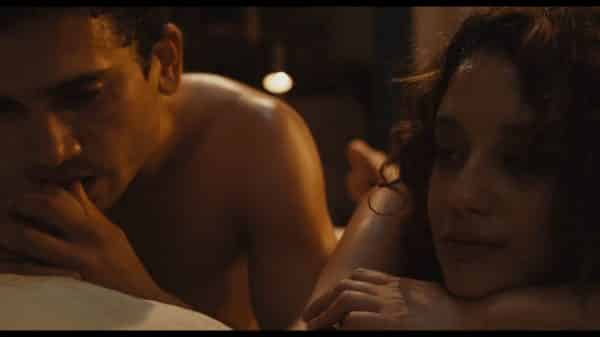 Marcos (Jaime Lorente) and Marta (Maria Pedraza) naked in bed together.