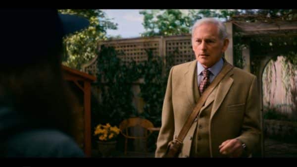 Samuel (Victor Garber) talking to Shawna.