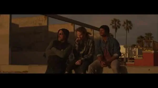 Shepherd (Tommy Flanagan), Adam (Mickey River), and Keith (Romeo Miller) hanging out.