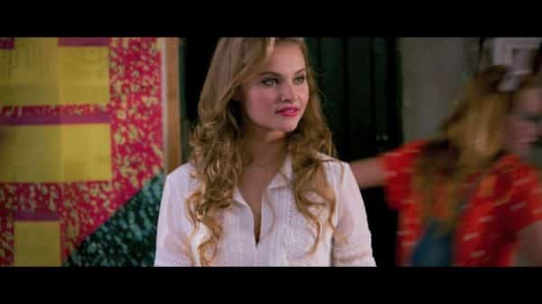 Roos (Vajen Van Den Bosch) is Susan's 18 year old daughter who has never been kissed and doesn't know who her father is.
