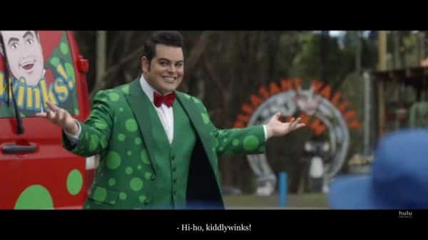 Teddy aka Nathan (Josh Gad) greeting children.