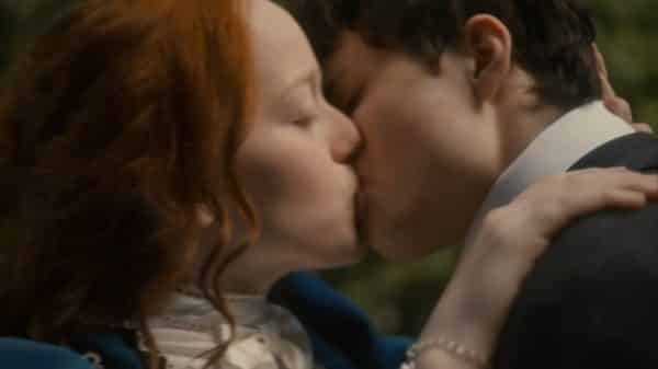 Anne and Gilbert kissing.