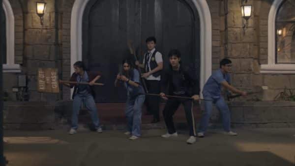 Erika (Maris Racal), PJ (Julia Barretto), Gelo )Yves Flores), Lucas (Joshua Garcia) and Myles (McCoy De Leon) prepping for a zombie assault.