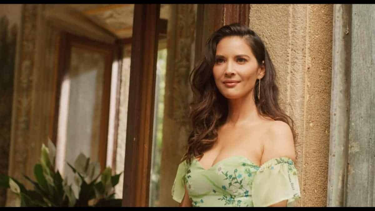 Dina (Olivia Munn) - Love Wedding Repeat