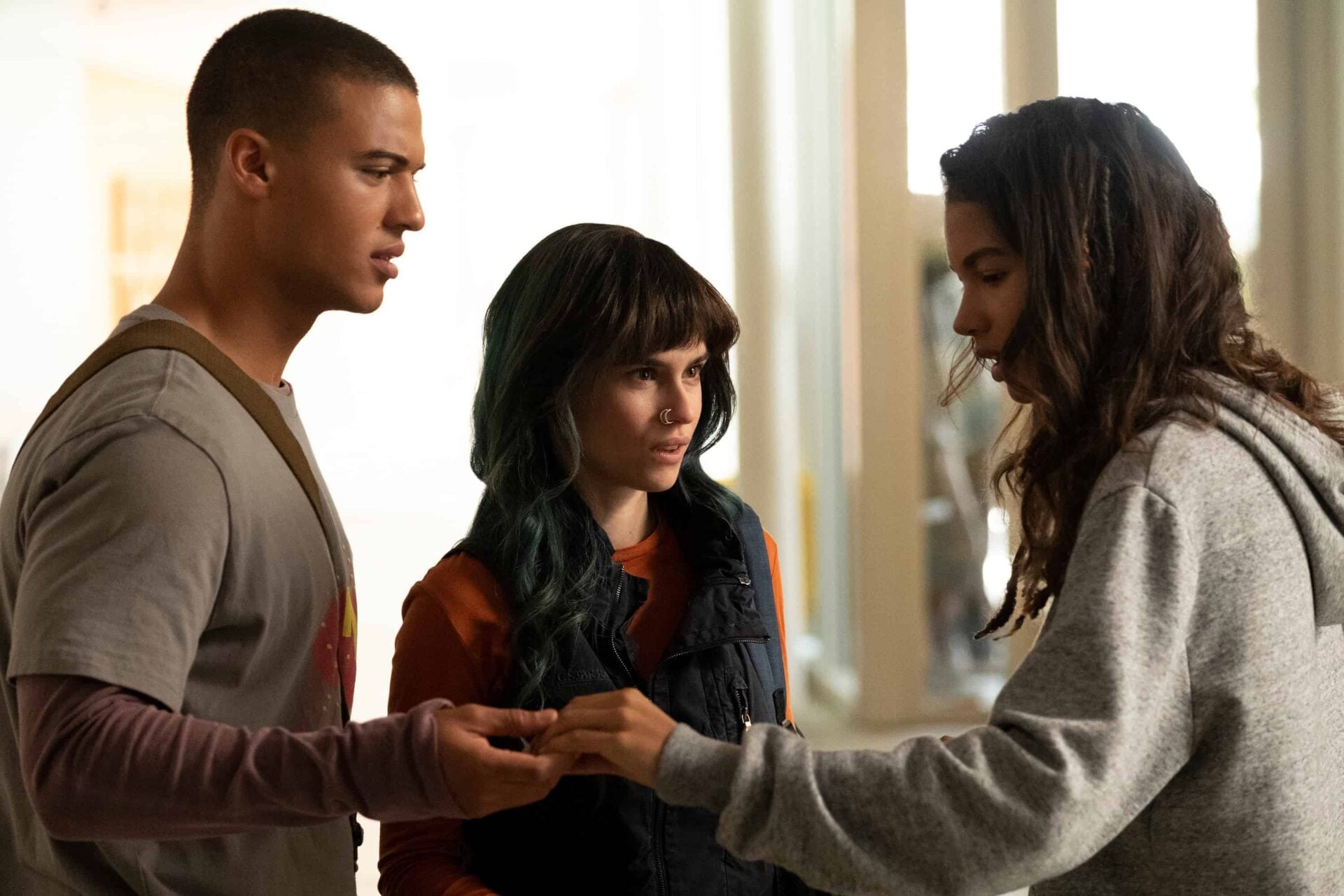 Levi (Jan Luis Castellanos), Jenny (Ema Horvath) and Aisha (Helena Howard) talking about Aisha.