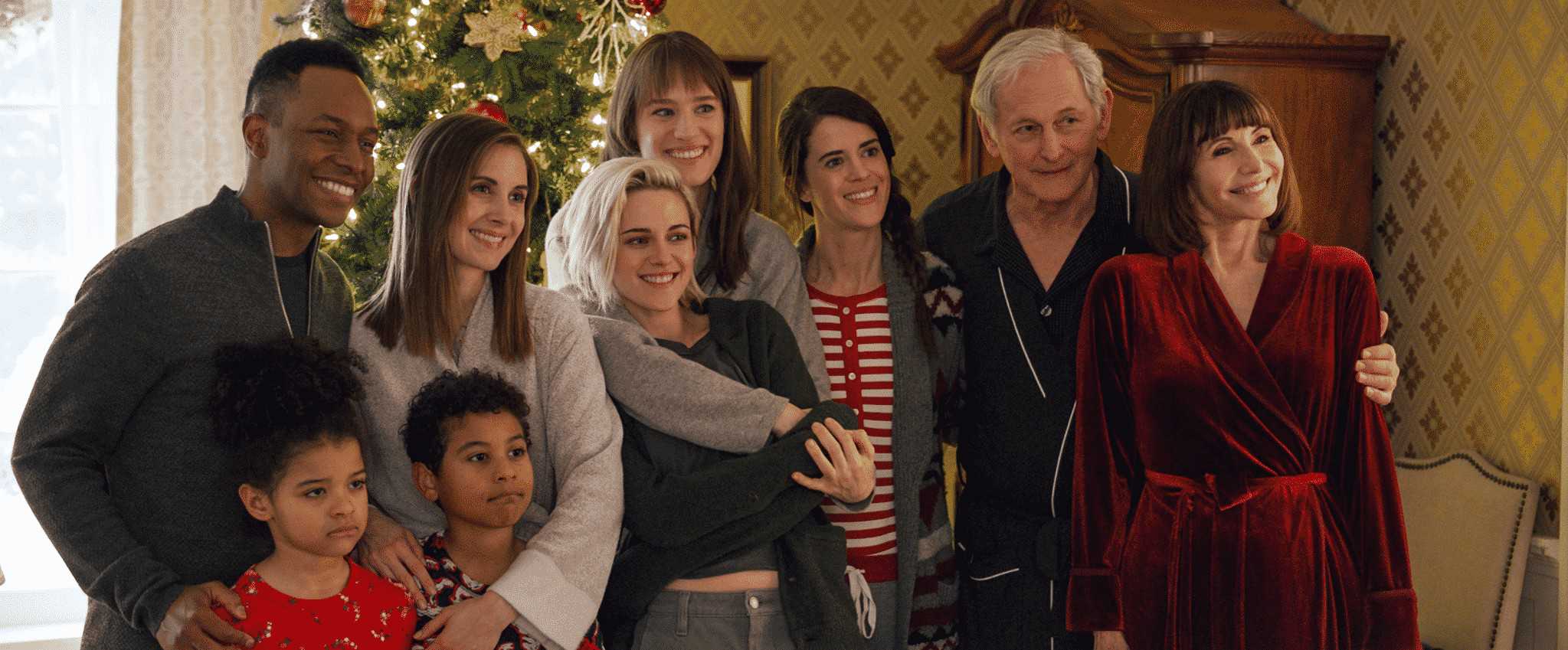 (l to r) Eric (BURL MOSELEY), Magnus (ANIS N'DOBE), Sloane (ALISON BRIE), MATILDA (ASIYIH N'DOBE), Abby (KRISTEN STEWART), Harper (MACKENZIE DAVIS), Jane (MARY HOLLAND), Ted (VICTOR GARBER) and Tipper (MARY STEENBURGEN) pose at last for their family Christmas picture
