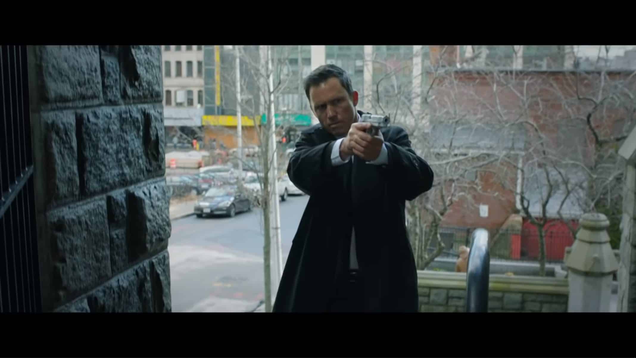 Agent Meyers (Jeffrey Donovan) with his gun out.