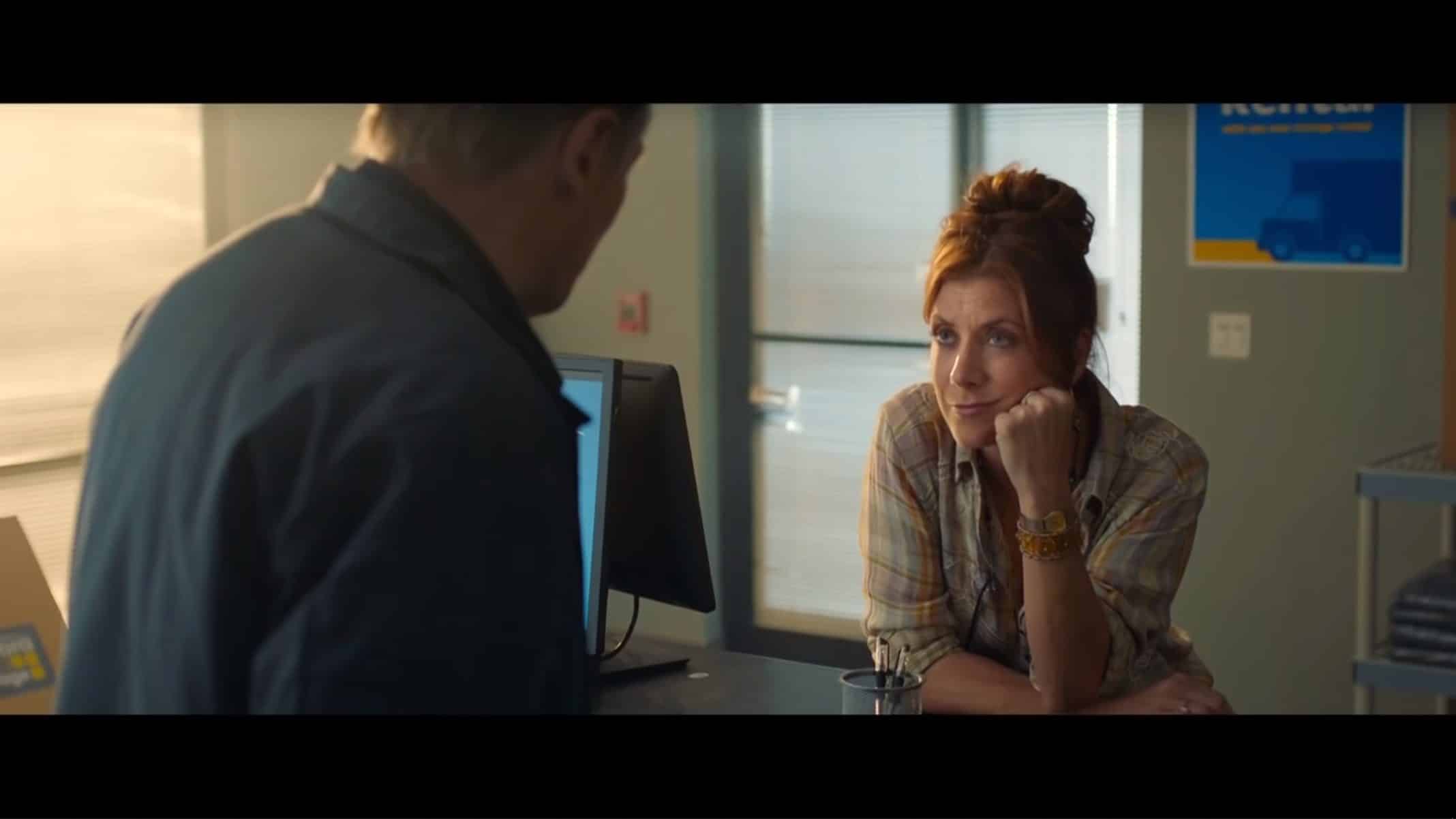 Annie (Kate Walsh) talking to Tom