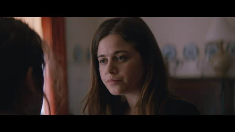 Maya (Molly Gordon) trying to reconnect with Danielle.