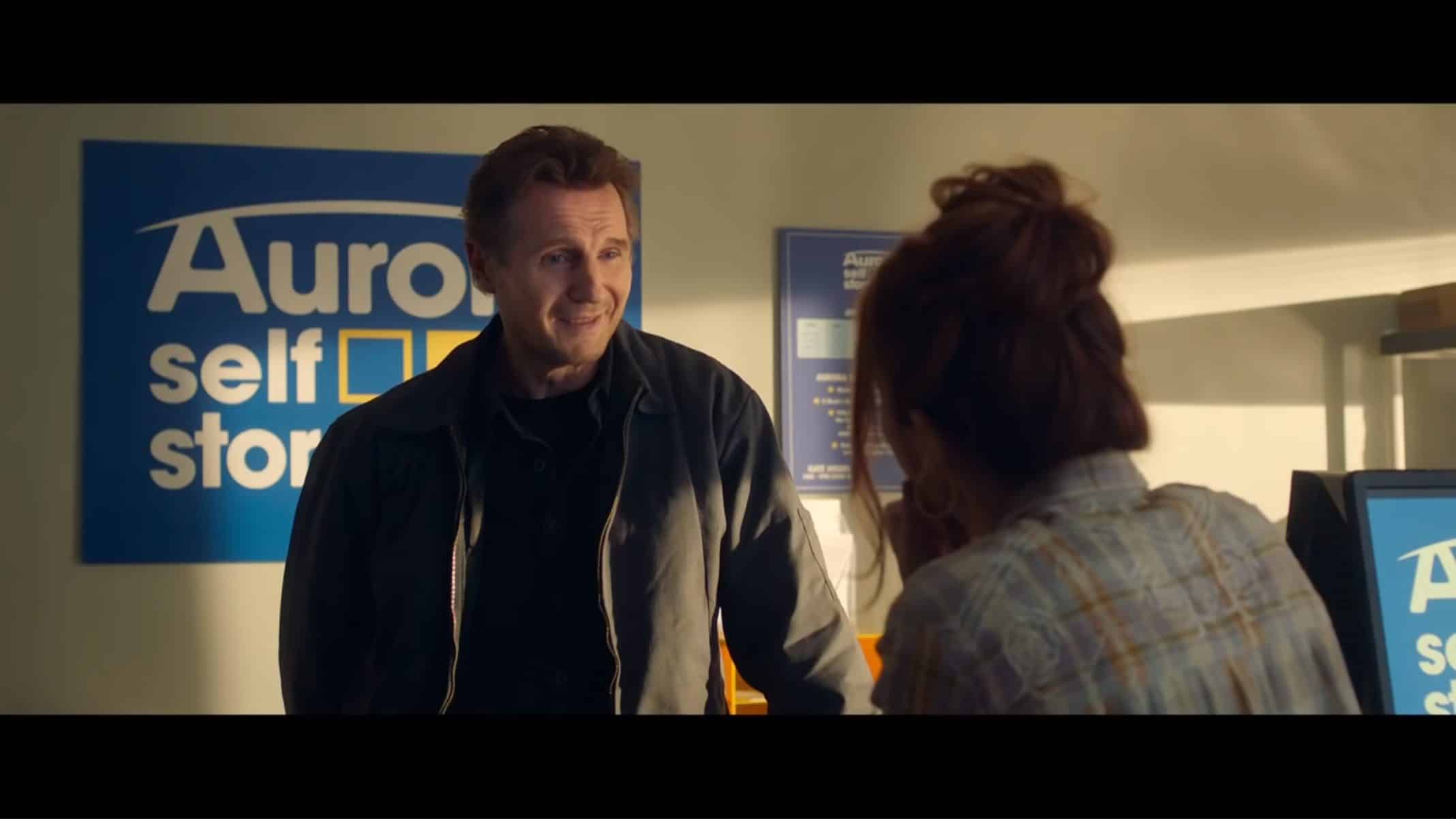 Tom (Liam Neeson) meeting Annie.