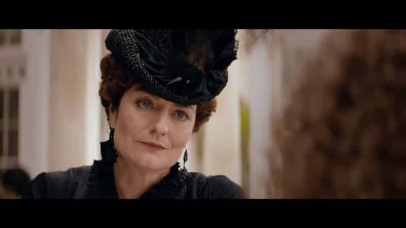 Eleanor (Anna Chancellor) chastising Alice for her habits