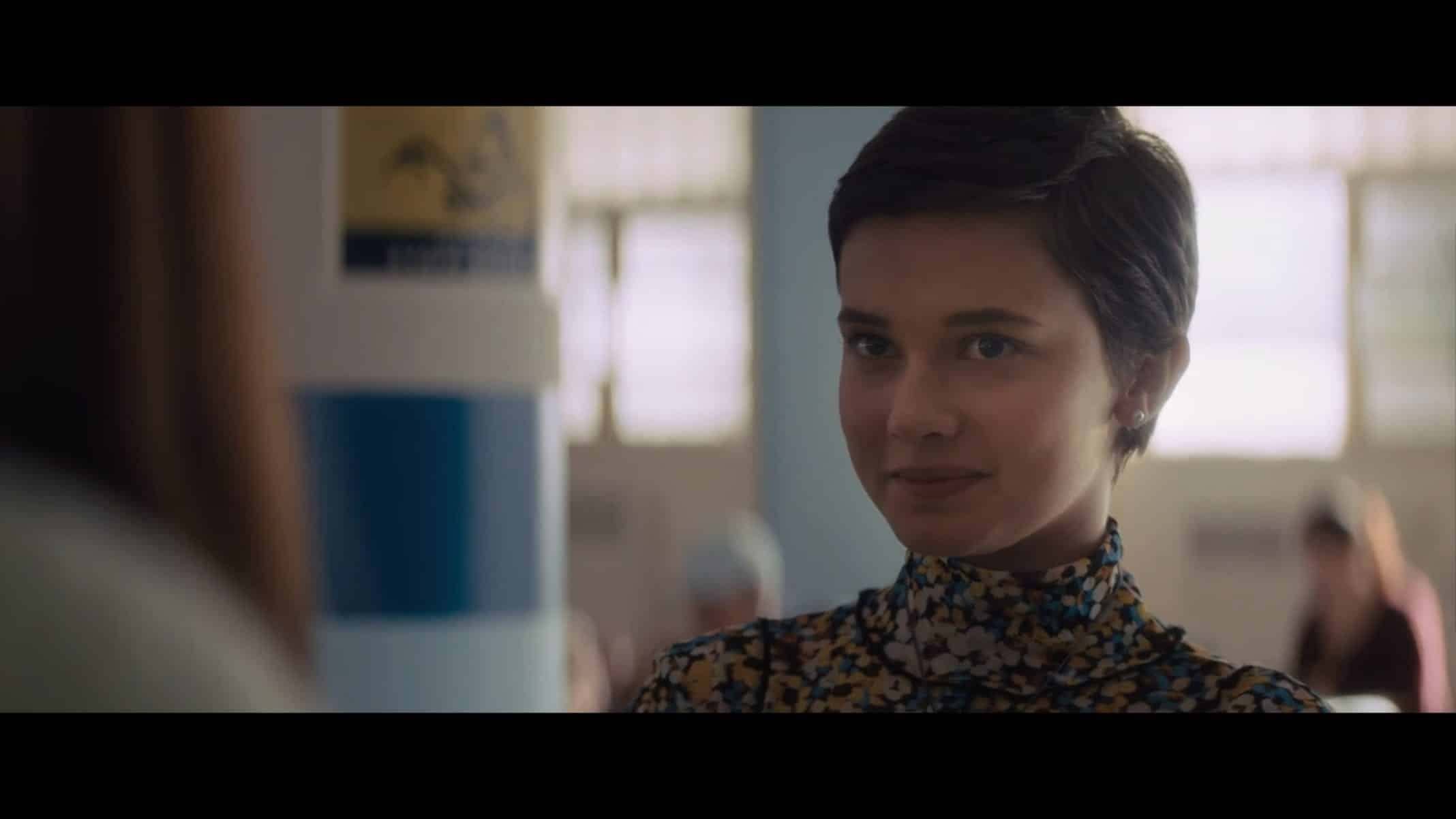 Lily (Cailee Spaeny) smirking