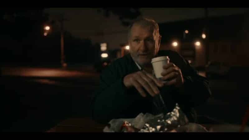 Dale (Ed O'Neill) having a meal with Stanley