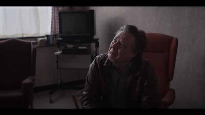 Clive (Shaun Dooley) crying