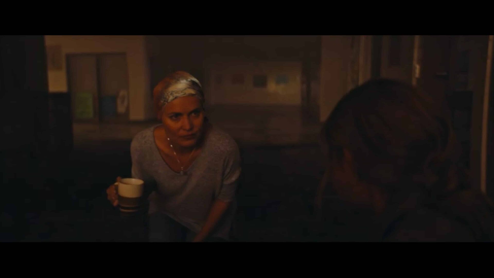 Jennifer (Radha Mitchell) helping Zoe manage her pain