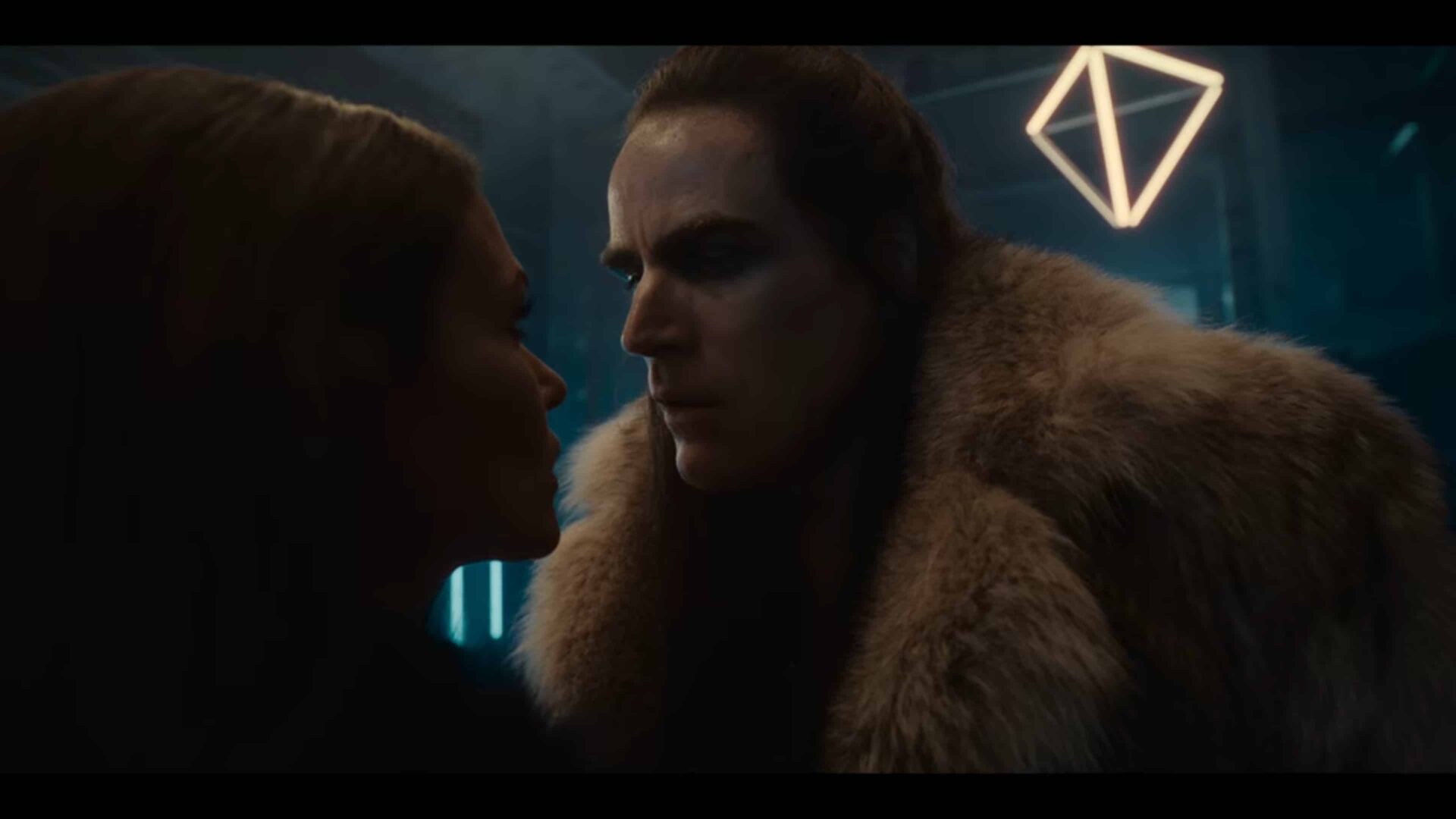 Kapitan (Sebastian Blomberg) talking to Varvara