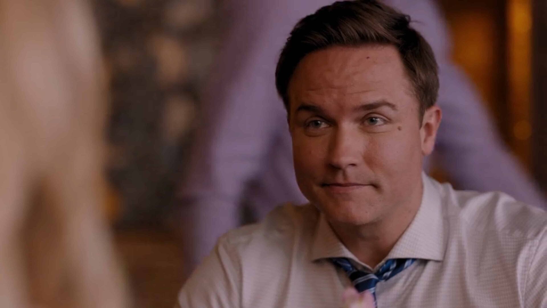 Paul (Scott Porter) on a date with Georgia