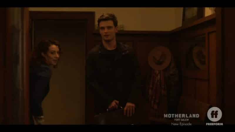 Bonnie letting Jack (Thomas Nicholson) in