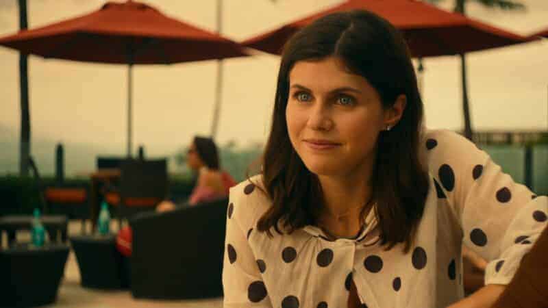 Rachel (Alexandra Daddario) talking to the girls