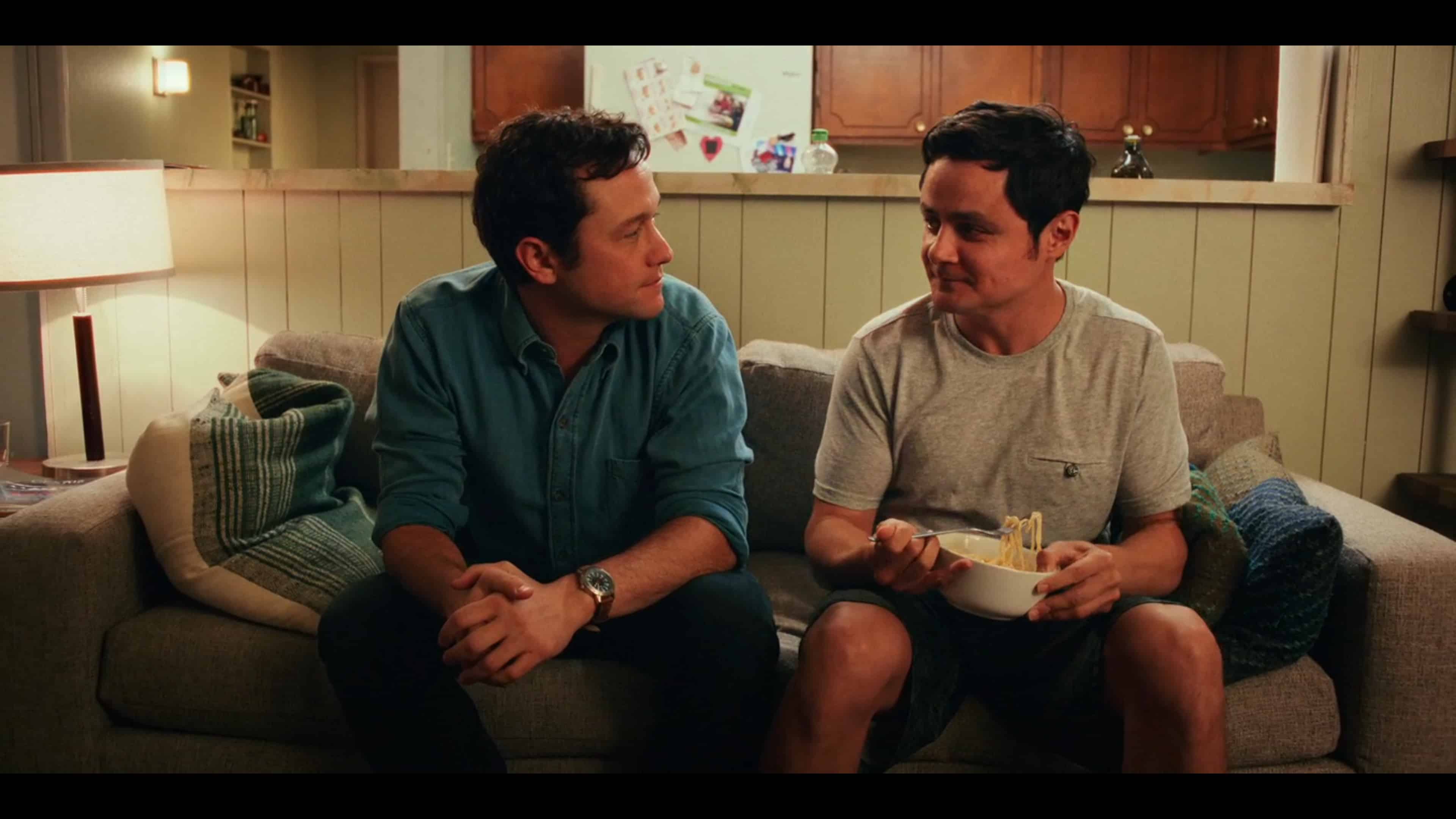 Josh (Joseph Gordon-Levitt) and Victor (Arturo Castro) talking on their couch