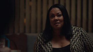 Jackie (Lela Rochon) introducing herself to Lawrence