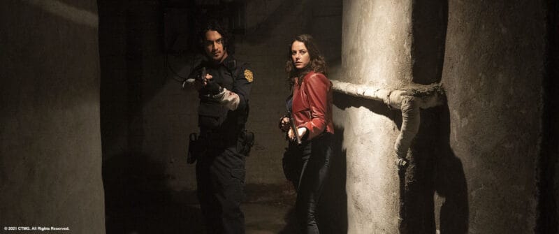 Leon S. Kennedy (Avan Jogia) and Claire Redfield (Kaya Scodelario) exploring under Raccoon City