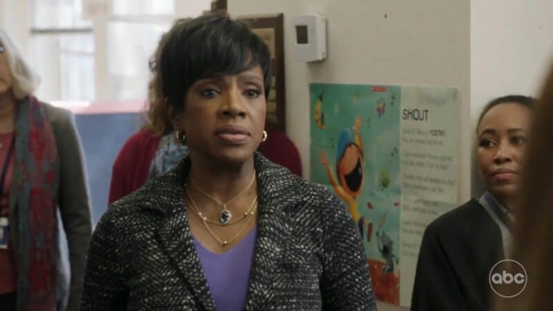 Barbara (Sheryl Lee Ralph) in a meeting