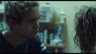 Elliot (Dominic Fike) hanging out with Rue