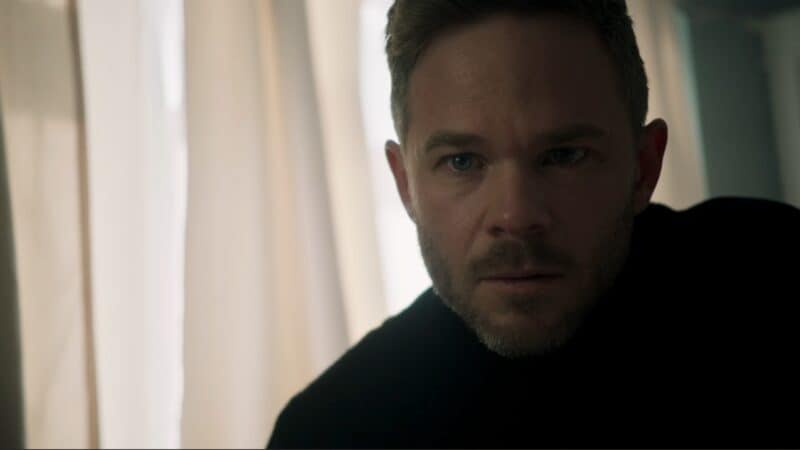 Nick (Shawn Ashmore) talking to Sara