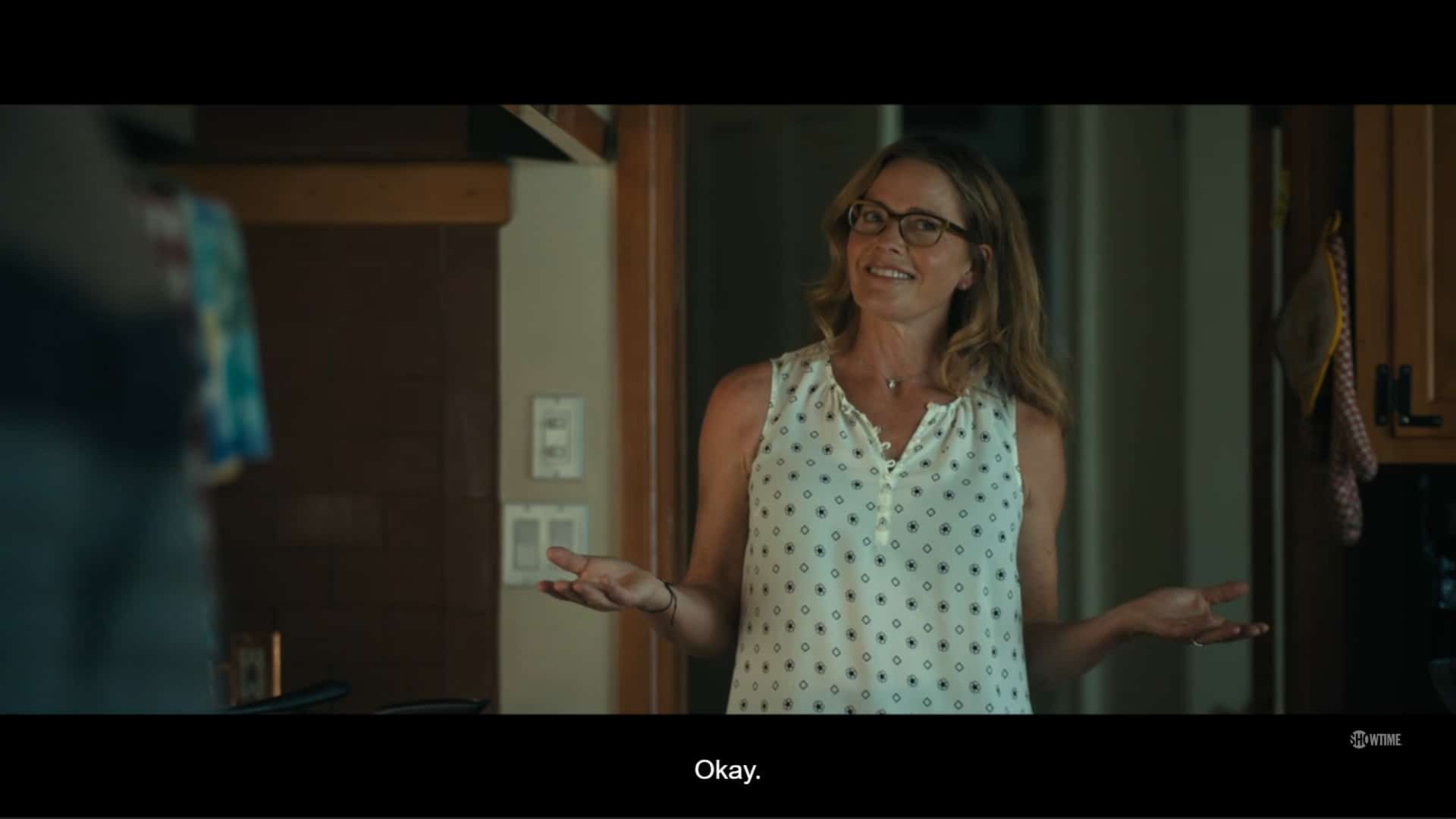 Bonnie (Elisabeth Shue) prepping for breakfast with her family