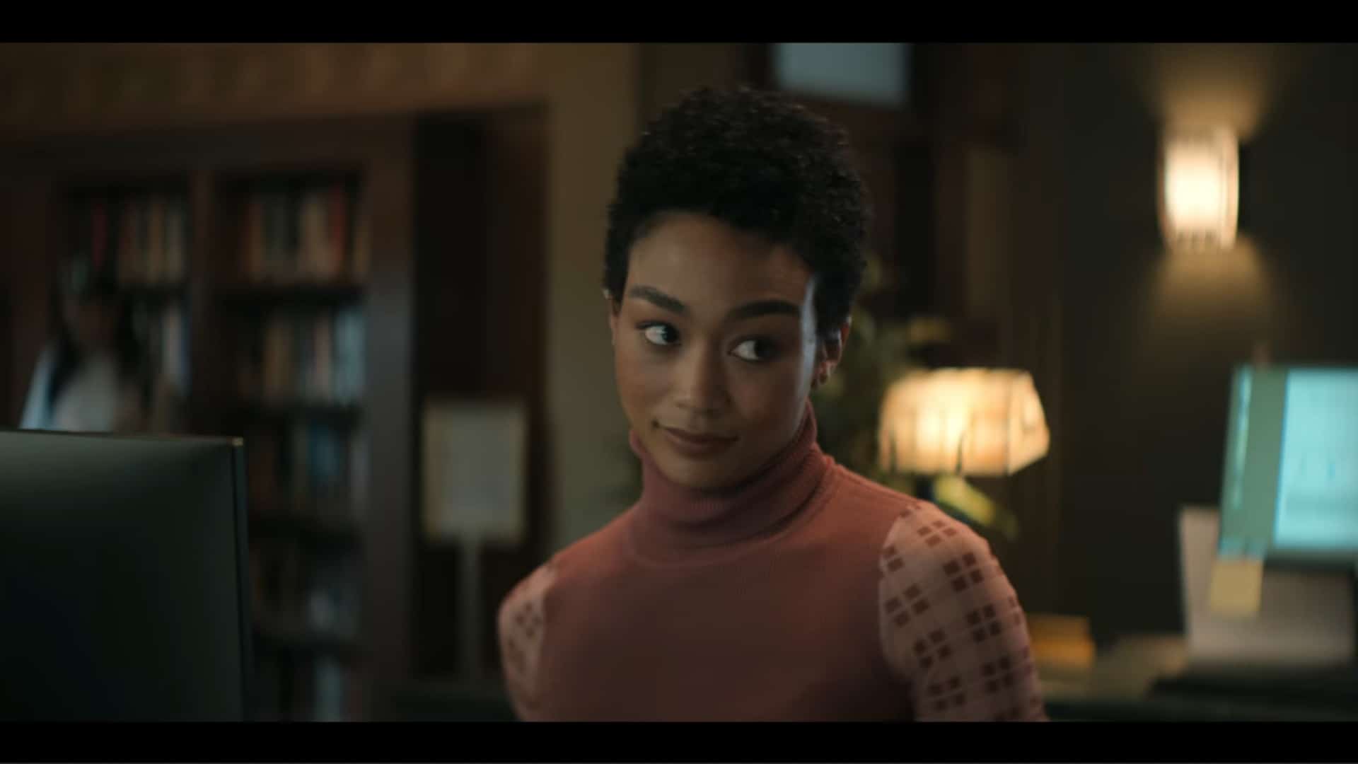 Marienne (Tati Gabrielle) with the side eye