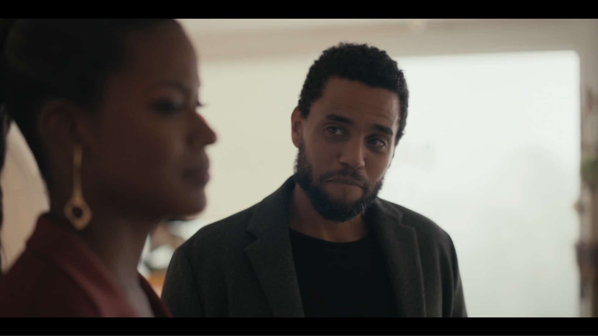 Reid (Michael Ealy) and Viv in his gallery