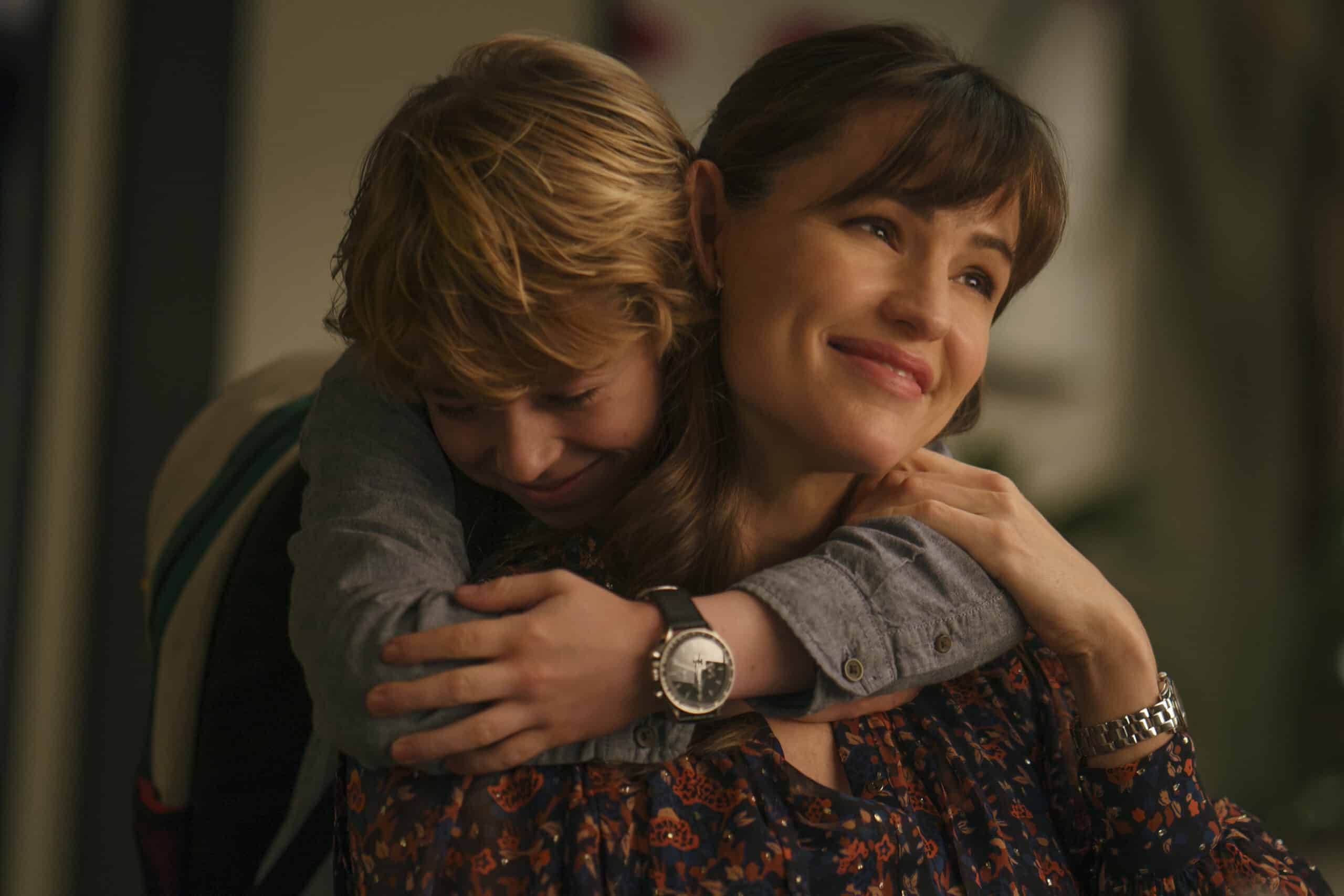 Adam 2022 (Walker Scobell) hugging his mother Ellie (Jennifer Garner)