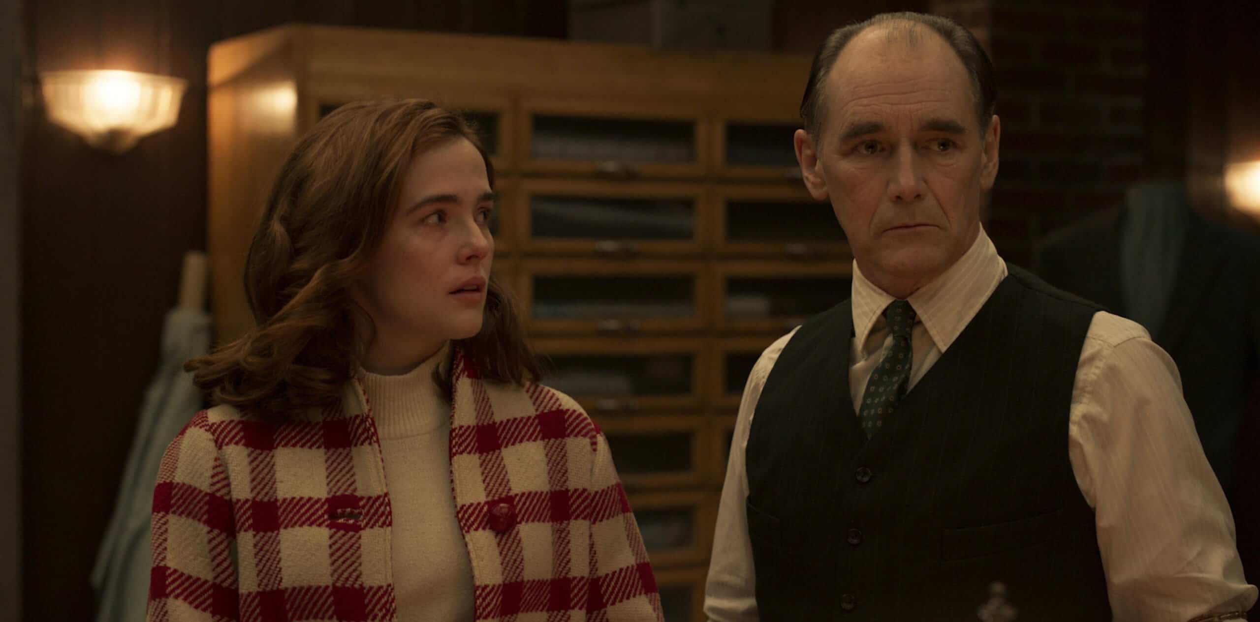 Mable (Zoey Deutch) and Leonard (Mark Rylance) trying to stay alive