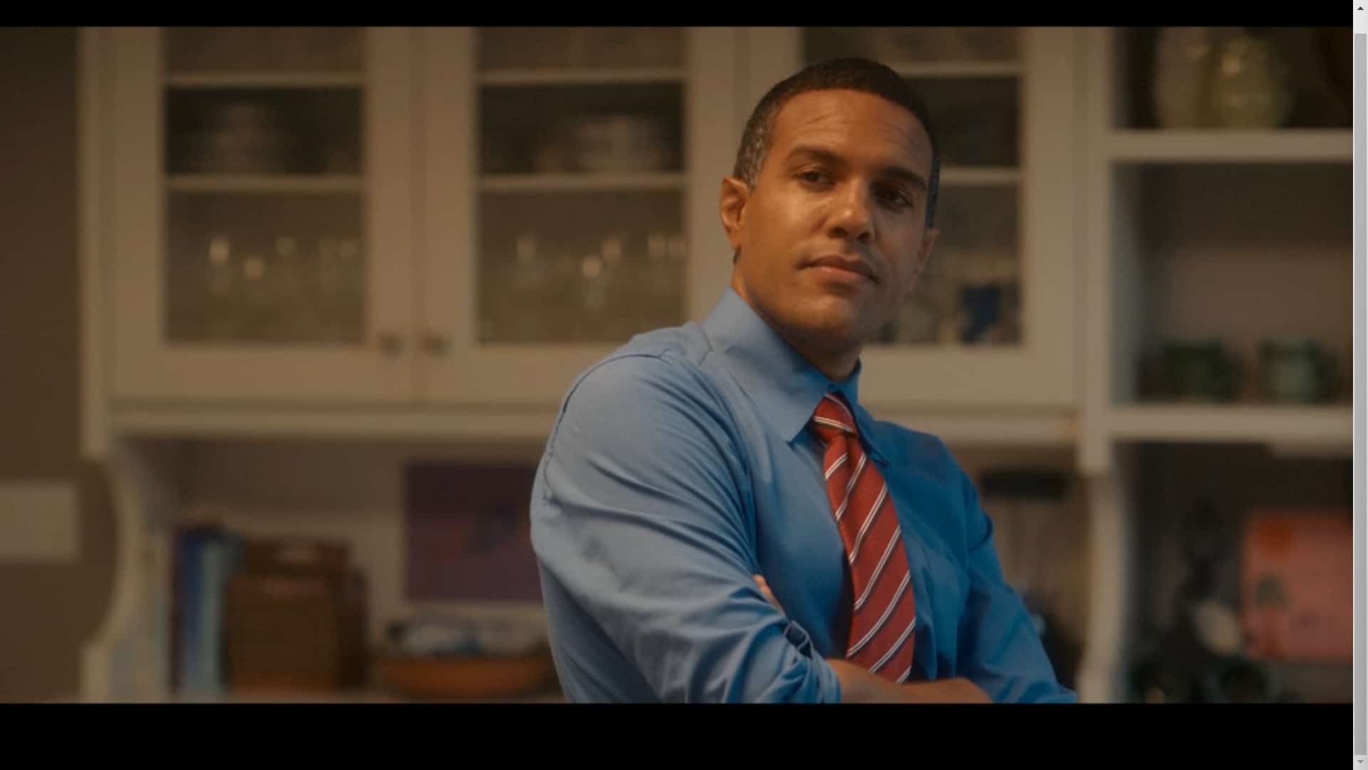 Barack Obama (O-T Fagbenle) talking to Michelle in the kitchen