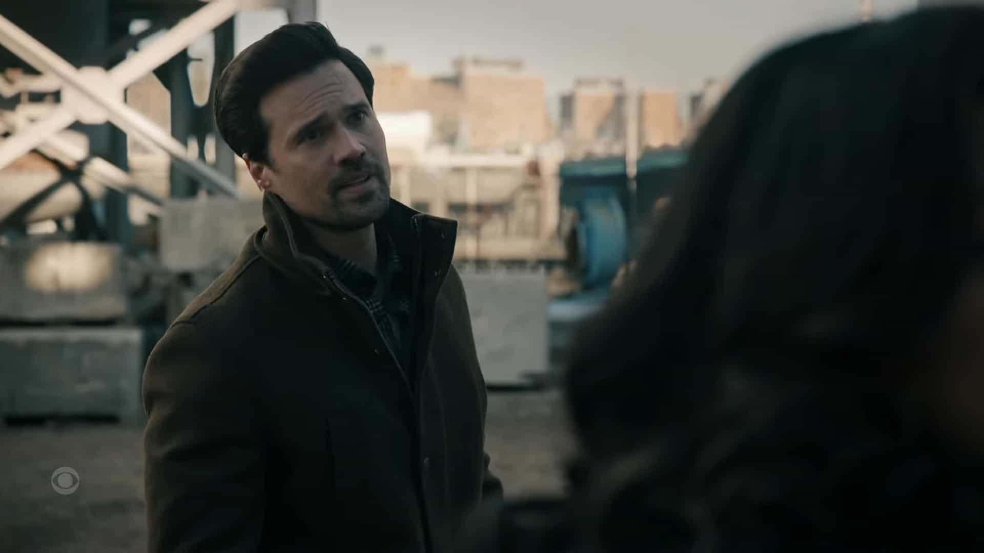 Carter (Brett Dalton) going back and forth with Robyn