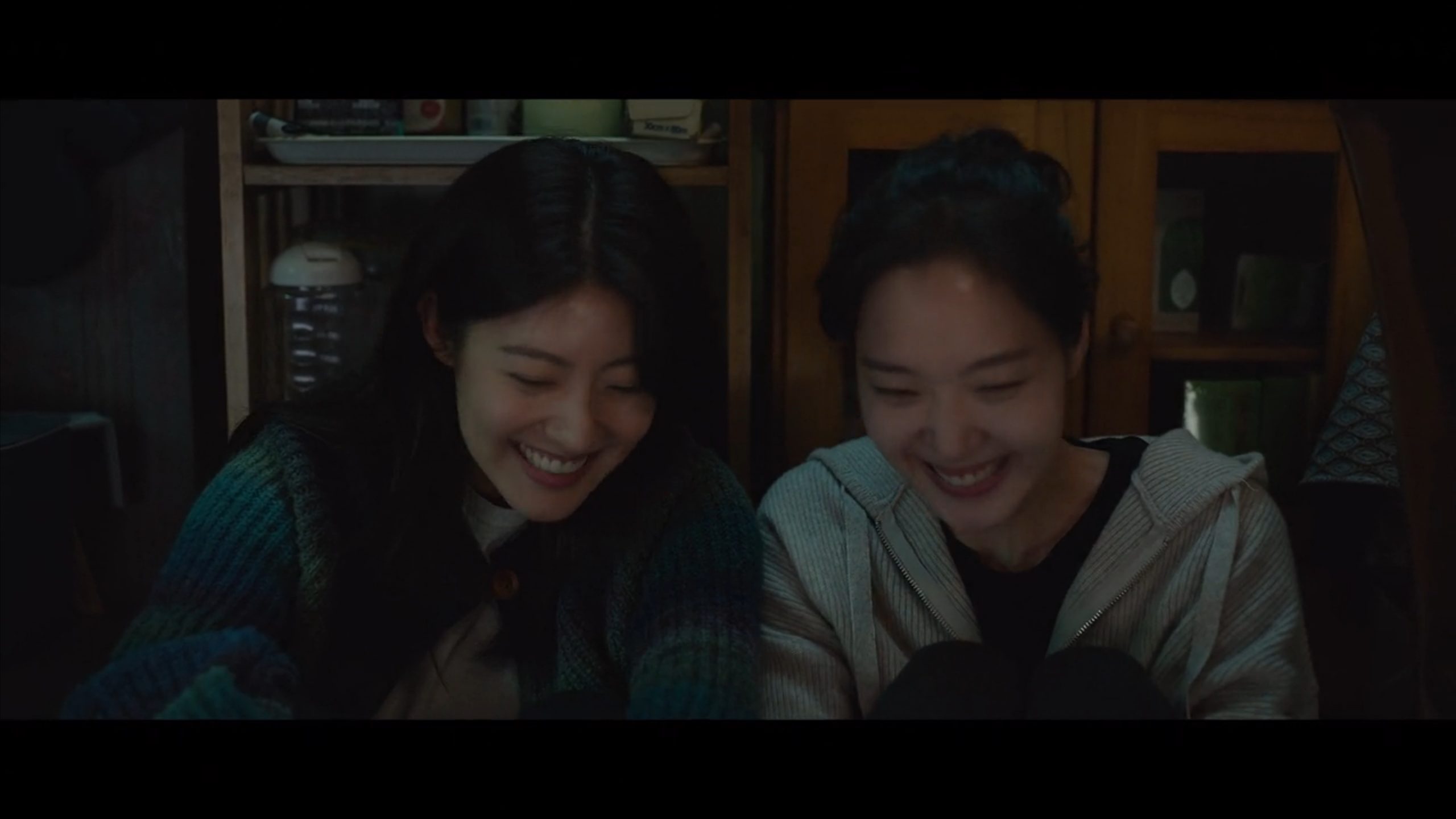 In-Ju (Kim Go-eun) and In-Kyung (Nam Ji-hyun) giddy about surprising In-hye with a birthday cake