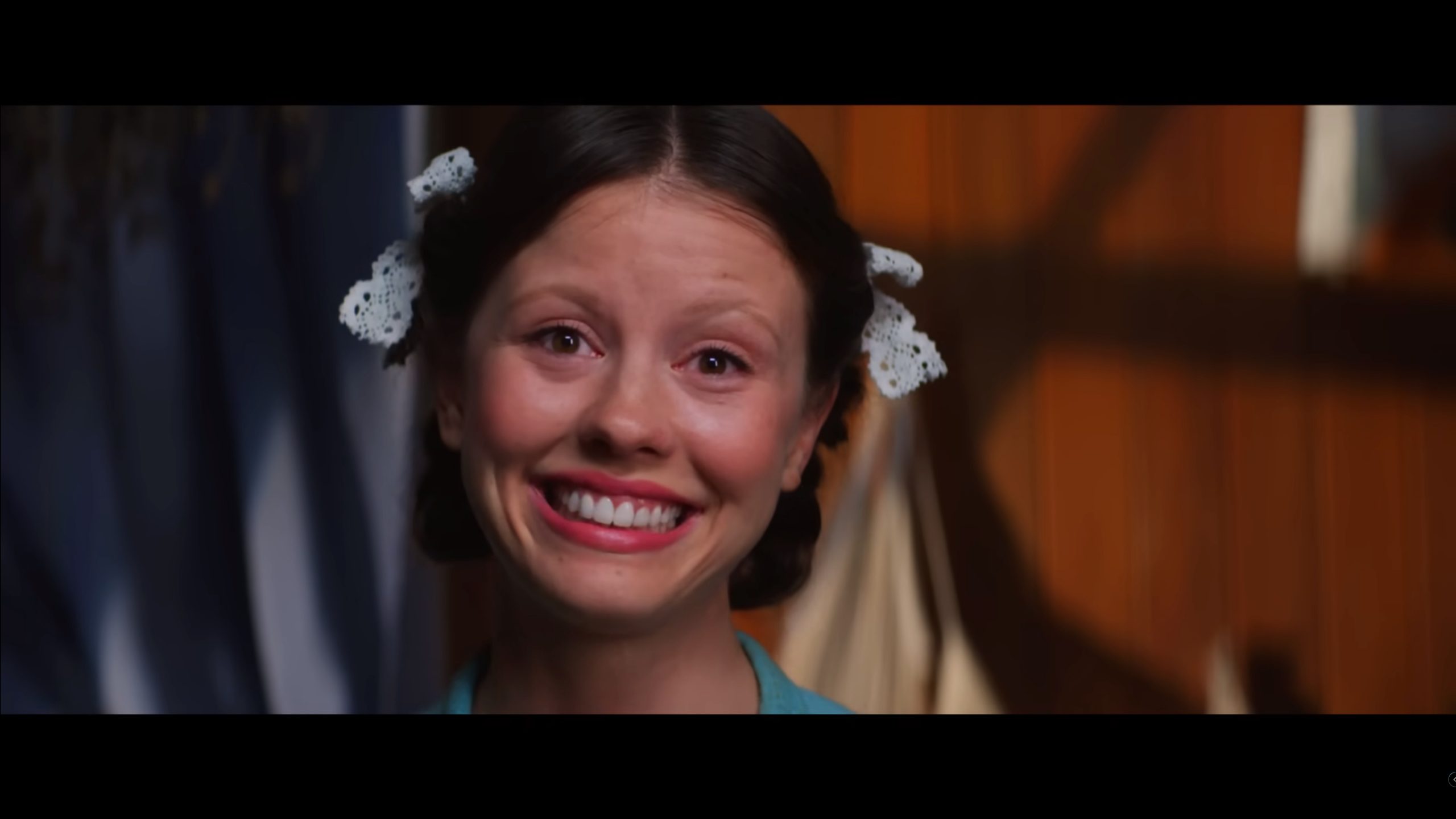 Pearl (Mia Goth) giving a big smile