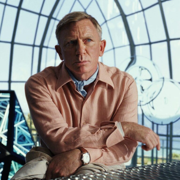 Benoit (Daniel Craig) within Miles' Glass Onion, having a conversation