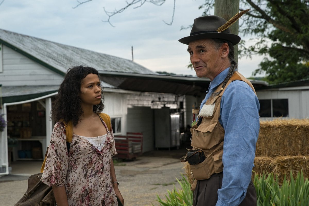 Taylor Russell as Maren and Mark Rylance as Sully in BONES AND ALL