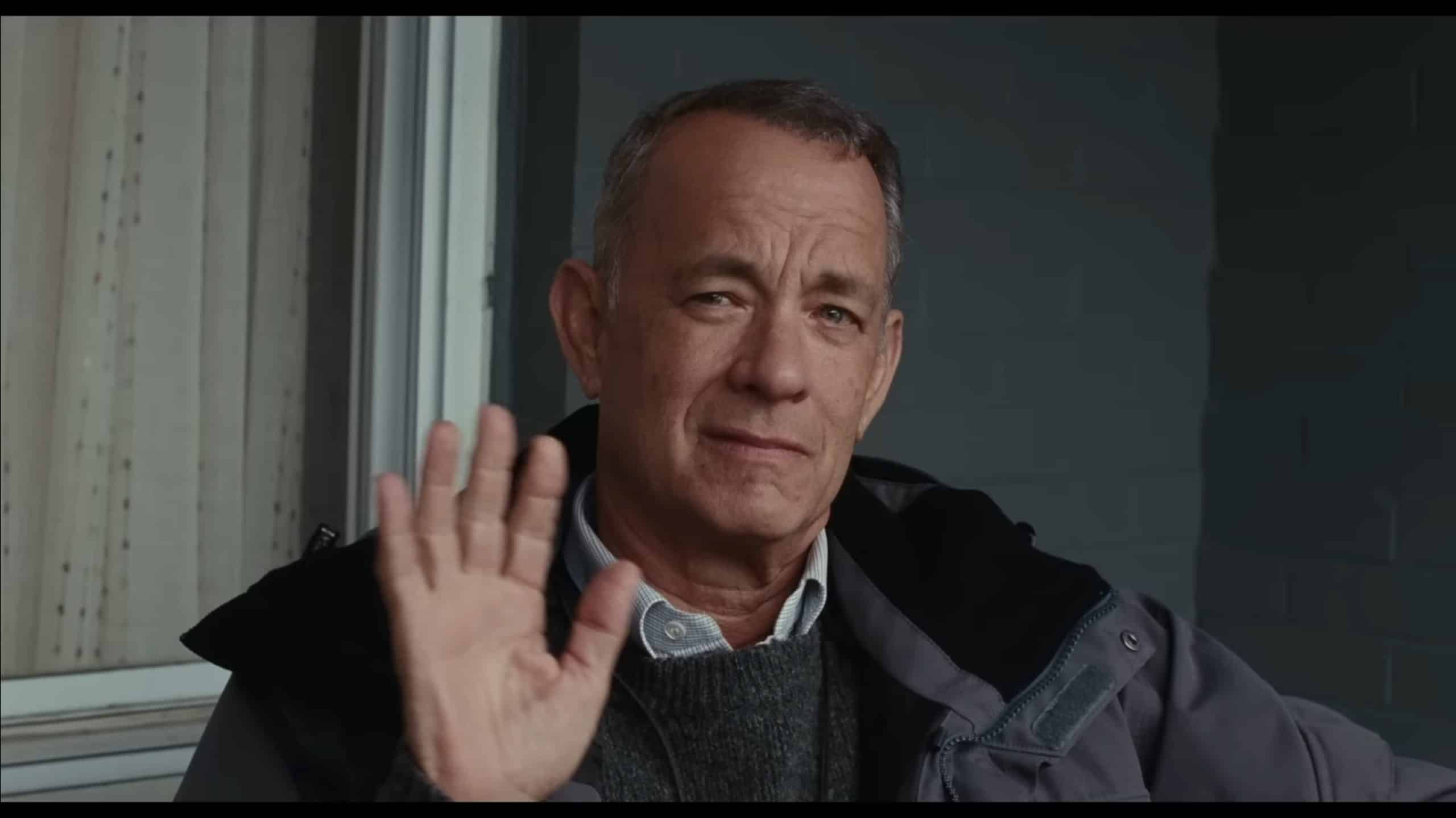 Otto Anderson (Tom Hanks) waving
