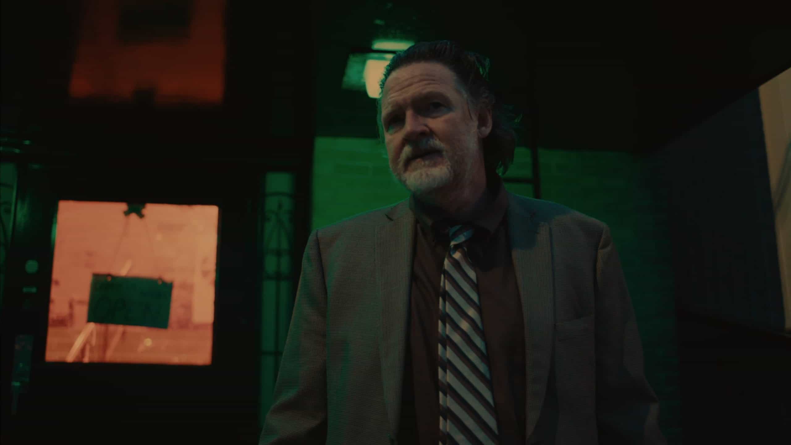 Eddie (Donal Logue)