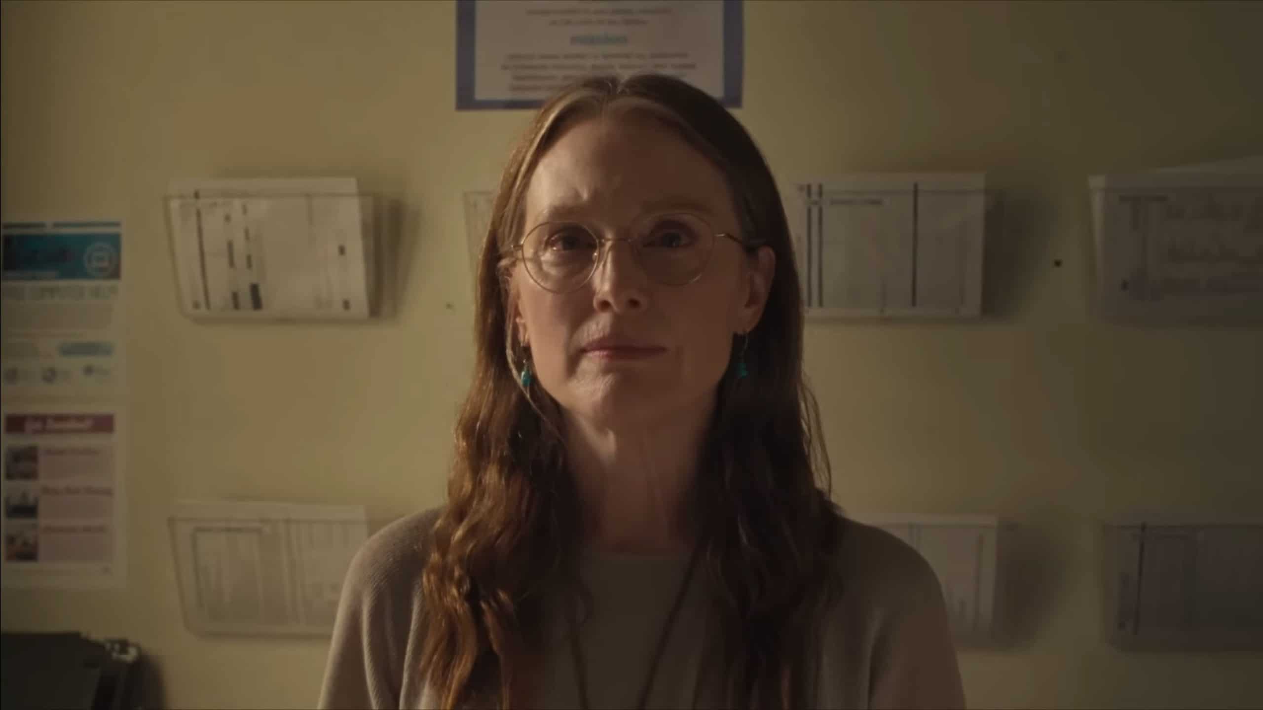 Evelyn (Julianne Moore) 