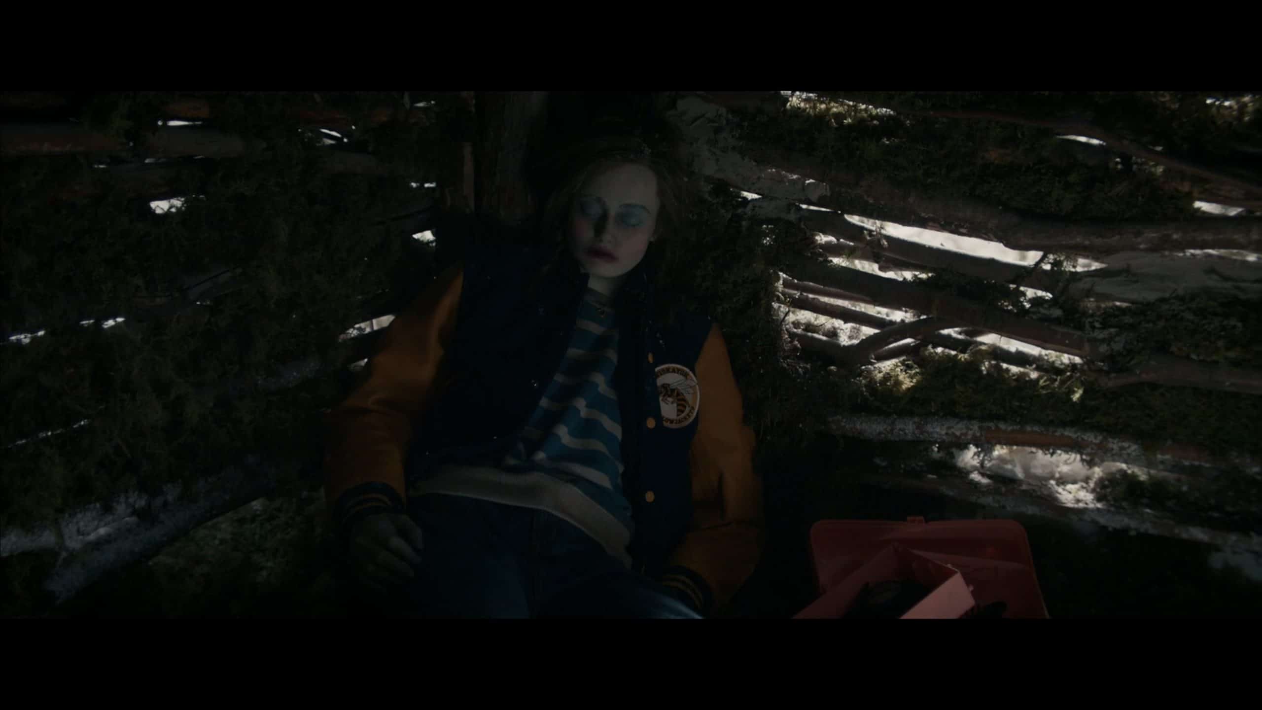 Jackie's (Ella Purnell) corpse made up badly