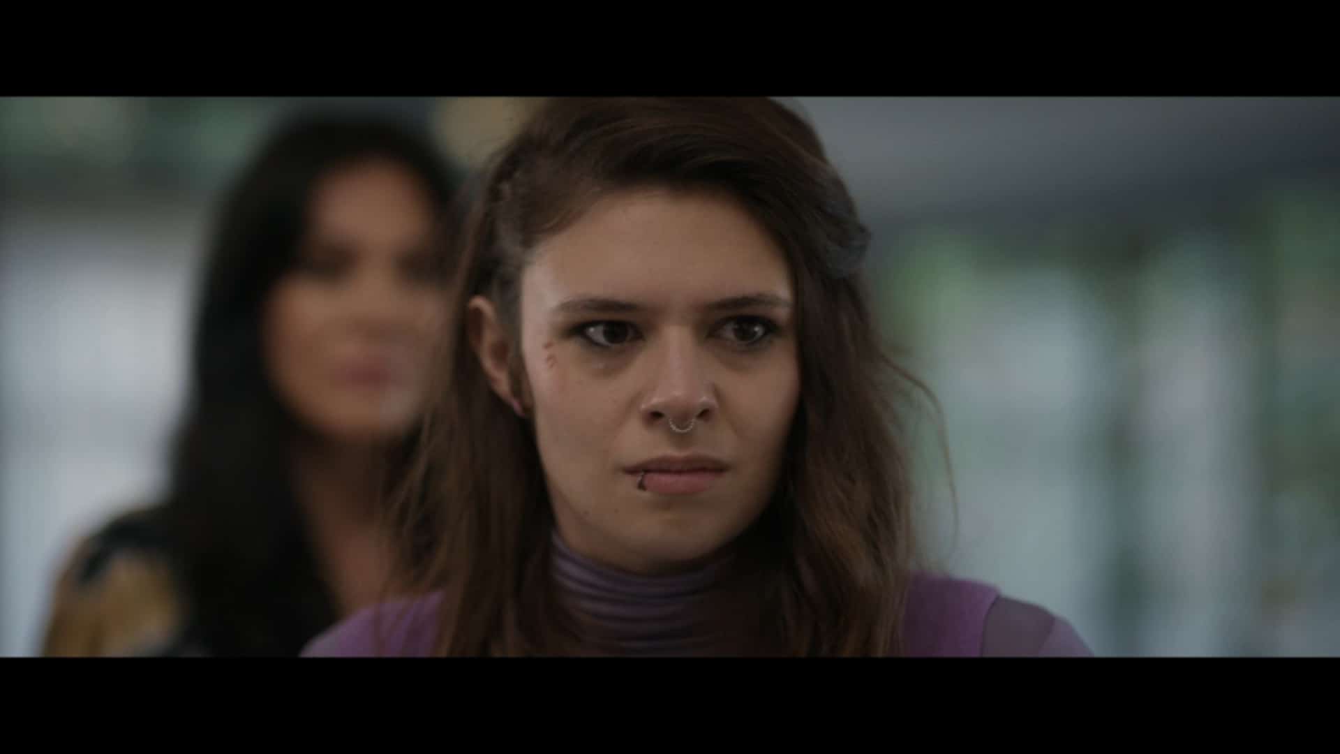 Lisa (Nicole Maines)