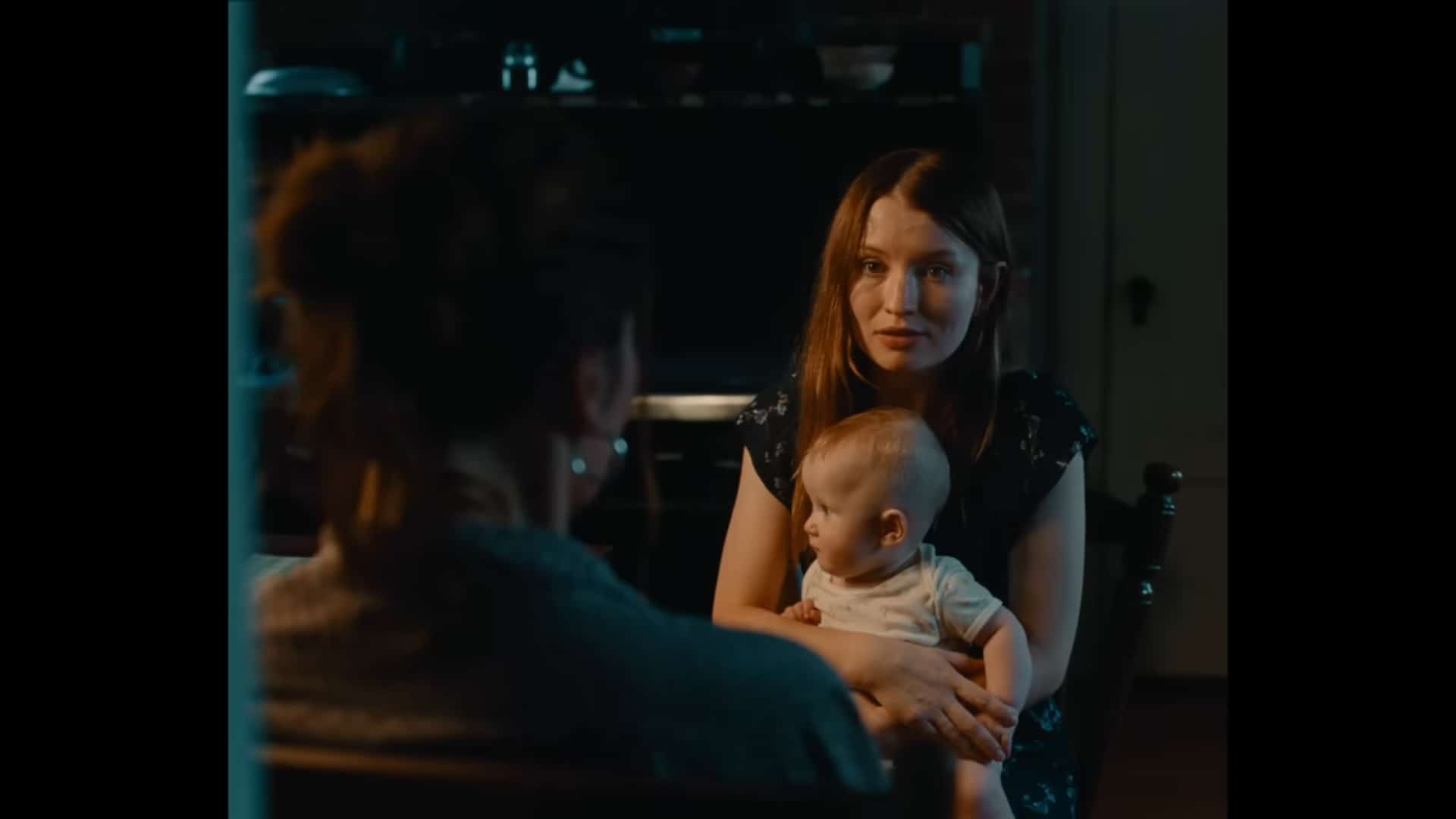 Laura (Emily Browning)
